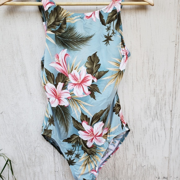 beach native Other - Medium size flower bathing suit